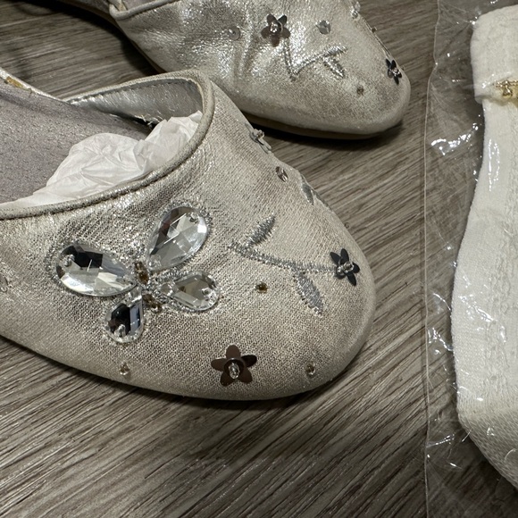 NEW| Girls Fancy Silver Dress Shoess - Picture 9 of 11